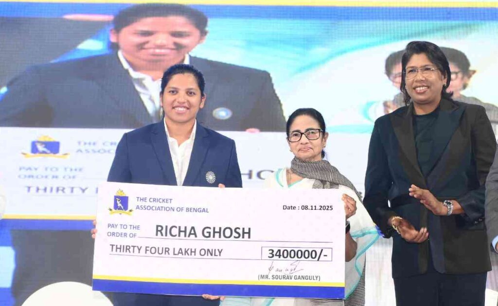 Richa Ghosh Gets ₹1 Lakh/Run, DSP Job